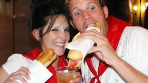 Los 5 bares de Pamplona con los mejores bocadillos para ver los fuegos artificiales en San Fermín