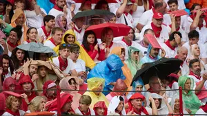 La lluvia se lleva por delante una gran tarde de rejones en Pamplona: las fotos del festejo hasta la suspensión