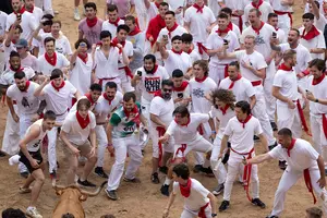 El inaceptable comportamiento de un mozo en las vaquillas de San Fermín por el que ha sido denunciado