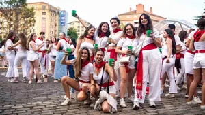 El 'chunda chunda' de los Fueros: el tardeo electrónico estrena espacio en San Fermín