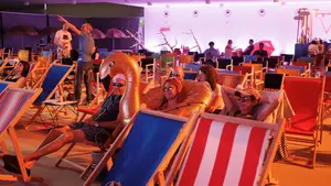 La playa m&aacute;s sorprendente de Pamplona vuelve a abrir con cine, tumbonas y pel&iacute;culas: entradas a la venta