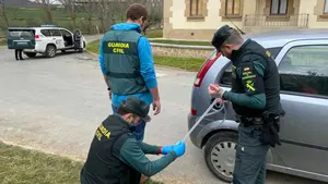 Barra libre de gasolina: le descubren llevándose combustible sin pagar en la empresa en la que trabaja