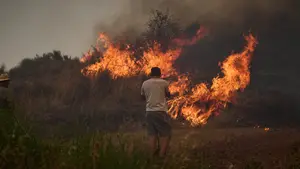 Las llamas desbocadas: las brutales imágenes del incendio del Perdón que ha puesto en peligro a Mendigorría