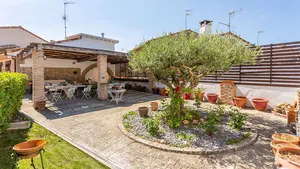 La preciosa casa que se vende en un pueblo de Navarra muy cerca de Pamplona con piscina