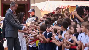San Fermín, miles de aplausos y banderas de España: las fotos de la visita de los Reyes a Pamplona