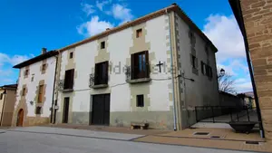 La casa en un pueblo cerca de Pamplona que enamora con su bodega y cuesta lo mismo que un piso en la ciudad