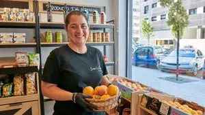 Jéssica y Noelia son la pera: las hermanas al frente de la nueva frutería de moda en Pamplona