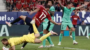 Una guerra desigual: Osasuna cae contra el Atlético de Madrid y un arbitraje de vergüenza