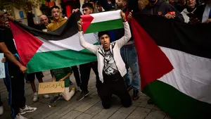 Pese al terror vivido en Israel, cientos de personas se manifiestan en Pamplona a favor de Palestina
