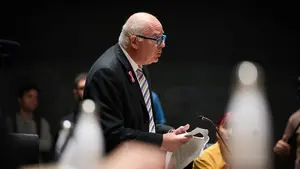 Bronca en el Parlamento: los representantes de Vox se hartan de las faltas de respeto de Chivite