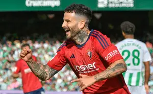 Una celebración interrumpida en Sevilla: Osasuna hace lo más difícil y lo pierde en el descuento