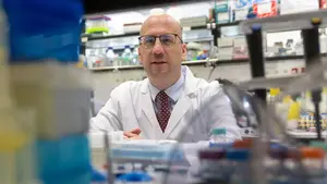 El investigador navarro que busca nuevos medicamentos para curar un c&aacute;ncer muy agresivo