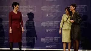 Chivite se pone a la altura de los ministros y se cuela en la toma de posesión de Elma Saiz