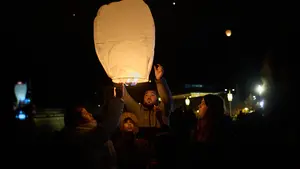 Cuatro pueblos de Navarra se unen para celebrar la llegada del invierno: farolillos, migas, chistorrada y m&uacute;sica...
