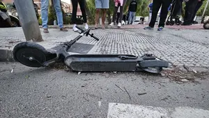 Una localidad de Navarra planta cara a los patinetes: circular con auriculares, móvil o sin casco sale caro