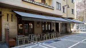 El bar de Pamplona que cumple 25 años con los bocadillos más famosos de la ciudad