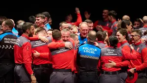 Los 79 nuevos policías navarros festejan su incorporación por todo lo alto: las fotos del acto