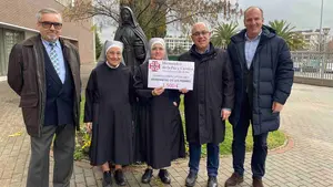 El bonito gesto de una hermandad de Pamplona con las Hermanitas de los Pobres: todo para ellas