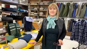 Marian lleva casi 40 años trabajando en una de las tiendas más antiguas de toda Navarra