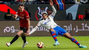 Batalla en el desierto con derrota: las imágenes del Osasuna-Barcelona en la Supercopa