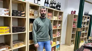 Reapertura en Pamplona de una tienda con productos delicatessen de Navarra y el mundo