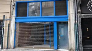 Una cadena de perfumerías descalabra en Pamplona y cierra la penúltima de sus tiendas