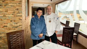 El conocido restaurante de un pueblo de Navarra que 'renace' con carne y pescado a la parrilla