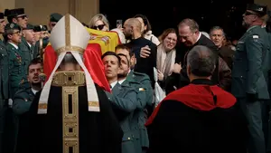 FOTOS | Pamplona se vuelca y arropa a la familia del Guardia Civil en su funeral en la Catedral
