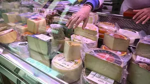 Alerta en Navarra por distintos lotes de queso rallado: pueden contener astillas de madera