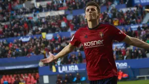 Budimir salva una tarde de bostezo en El Sadar: las mejores imágenes del partido entre Osasuna y el Cádiz