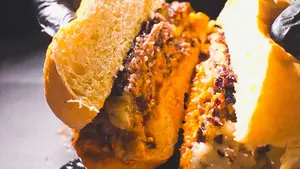 La hamburguesa de chistorra y pacharán de una localidad de Navarra que aspira a hacer historia