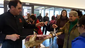 Viajes, escapadas y mucha comida en el primer día de Navartur: las fotos de la inauguración