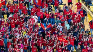 La afición de Osasuna disfruta del resultado y el buen tiempo en Las Palmas: las fotos del partido