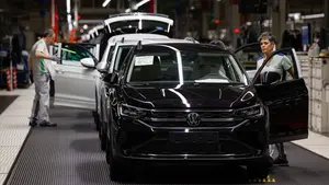 Volkswagen Navarra har&aacute; fijos a 93 eventuales y no despedir&aacute; a nadie "en este momento"