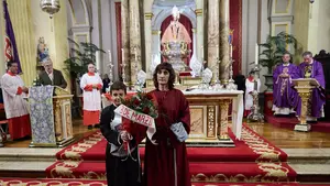 FOTOS| Pamplona sube el tercer peldaño hacia San Fermín de la mano de la Hermandad de la Pasión