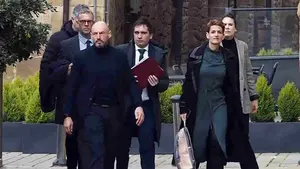 VÍDEO | Los agricultores pitan y abuchean a Chivite a su llegada a una reunión en Navarra