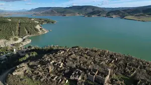 El enorme pueblo abandonado cerca de Navarra que tiene aguas 'curativas'