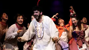 El grupo navarro que arrasa en los premios nacionales más importantes del teatro amateur