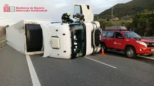 Reabre la Autovía del Camino en Navarra tras estar cortada durante horas por el vuelco de un camión
