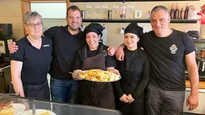 El bar de la cuenca de Pamplona que reabre y sorprende con sus alucinantes huevos rotos