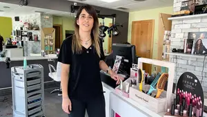 Raquel, la peluquera que triunfa en un pequeño pueblo de Navarra: "Estamos con mucho trabajo"