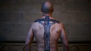 La lluvia impide la procesión de Viernes Santo en Pamplona pero no frena la pasión por la Semana Santa