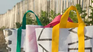 Las cestas de playa hechas en Navarra que arrasan "porque no les entra la arena"