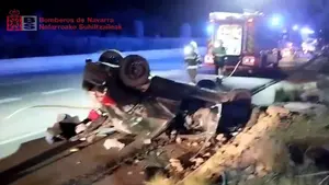 Cuatro heridos en Navarra tras volcar su coche en un grave accidente esta madrugada
