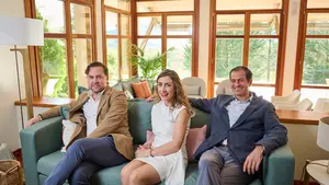 Un hotel de Navarra celebra con una fiesta de inauguración su reapertura tras 10 años cerrado