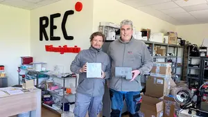 Los hermanos de Pamplona que no dan abasto con su cámara de videovigilancia en ascensores