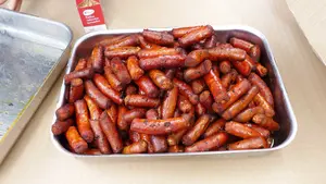 Chistorra y vino gratis, el gran aliciente de una fiesta popular en un pequeño pueblo de Navarra: "Está buenísima"