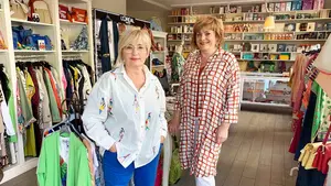 Las hermanas que mantienen en Pamplona una tienda con 55 años de vida: "Estamos encantadas"