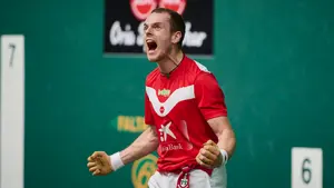 El navarro Laso triunfa en Pamplona y jugará la gran final: las mejores imágenes en el Labrit