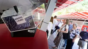 &iexcl;La T&oacute;mbola de San Ferm&iacute;n se queda sin boletos!: locura total en Pamplona